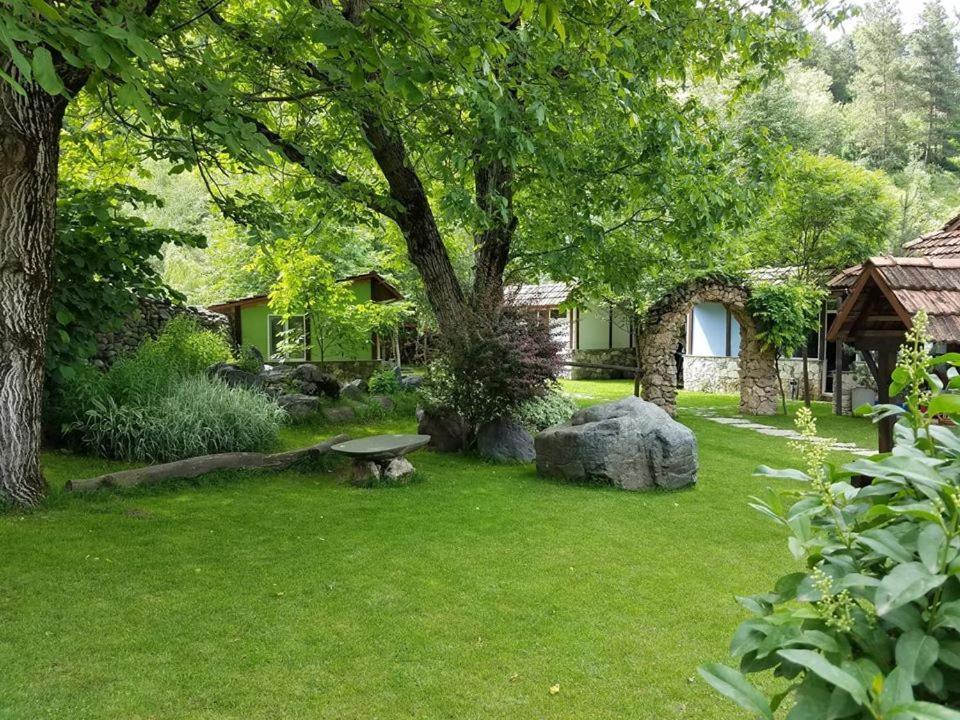 Eco Garden Bed & Breakfast Dilijan Bagian luar foto