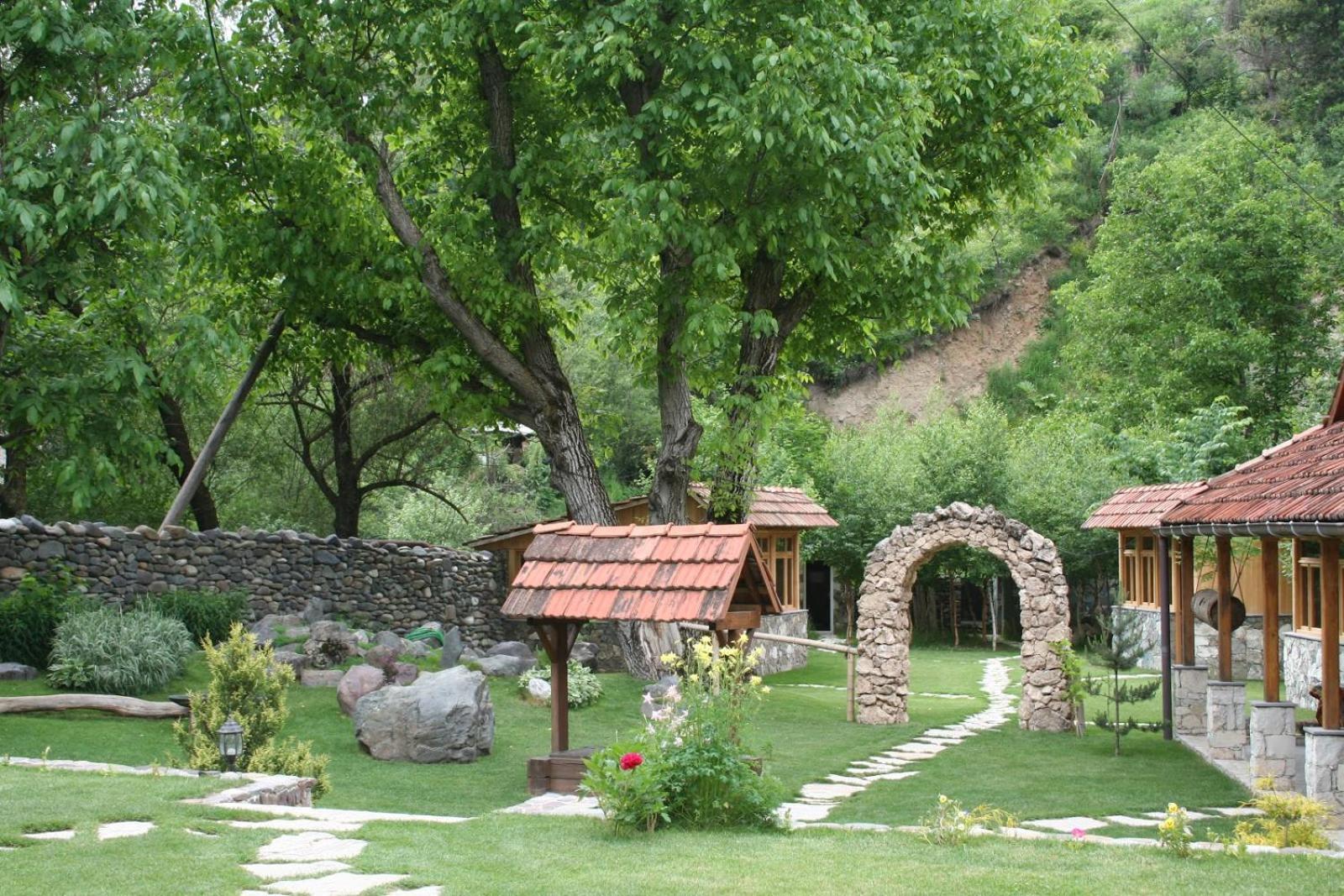 Eco Garden Bed & Breakfast Dilijan Bagian luar foto