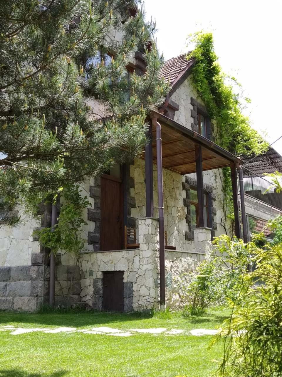 Eco Garden Bed & Breakfast Dilijan Bagian luar foto