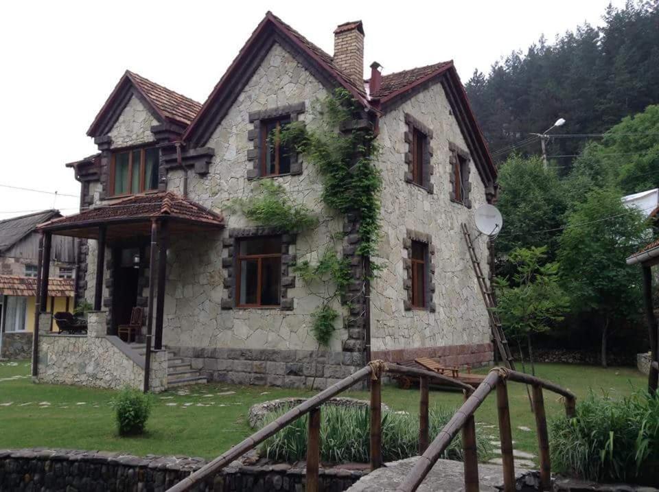 Eco Garden Bed & Breakfast Dilijan Bagian luar foto