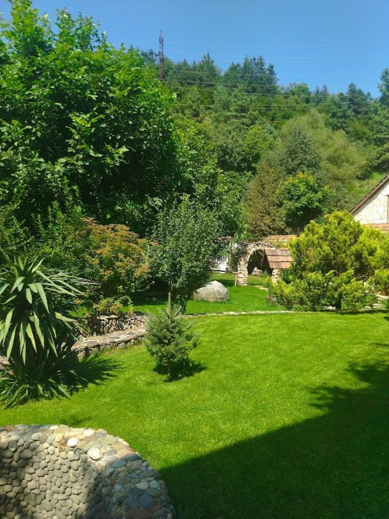 Eco Garden Bed & Breakfast Dilijan Bagian luar foto