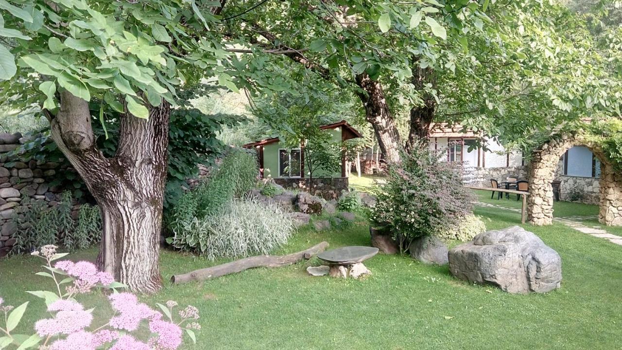 Eco Garden Bed & Breakfast Dilijan Bagian luar foto