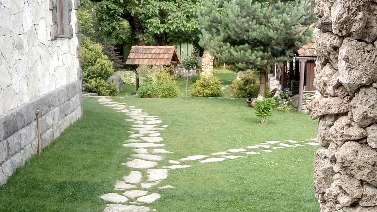 Eco Garden Bed & Breakfast Dilijan Bagian luar foto
